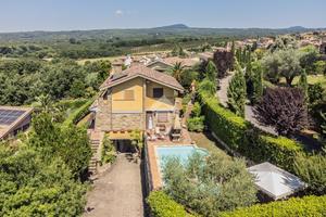VILLA SINGOLA A SUTRI