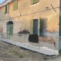 Ampio rustico su due livelli da ristrutturare