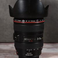 Canon EF 24-105 f4 Con tappi e paraluce