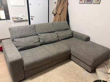 Divano Grigio con chaise longue poltrone e sofa