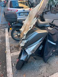 Yamaha N-Max 125cc 2018 danneggiato