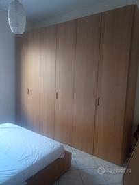 Camera da letto matrimoniale completa.