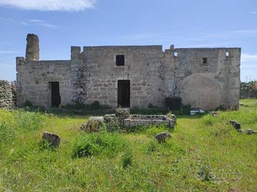 Rustico / Casale di 277 m² con più di 5 locali a R