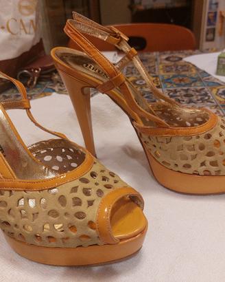scarpe gialle