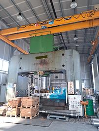 Pressa oleodinamica a raddrizzare