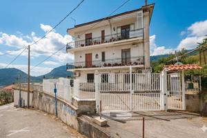 Appartamento con garage e giardino