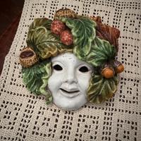 Faccia in ceramica autunno