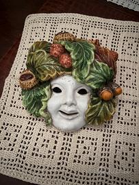 Faccia in ceramica autunno