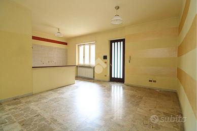 2 LOCALI A ALMESE