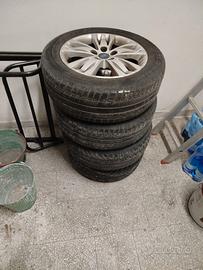 4 cerchi in lega con gomme al prezzo  di 140