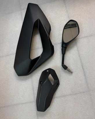 Fianchetto plastiche e specchietto dx per BMW