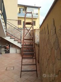 Scala in legno di ciliegio, dieci gradini.