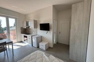 Monolocale zona Cairate con balcone