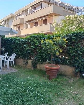 Bilocale con giardino a 100 metri dal mare