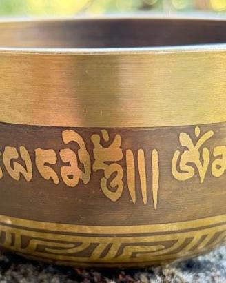 Campana Tibetana OM Incisa PMH cm. 12