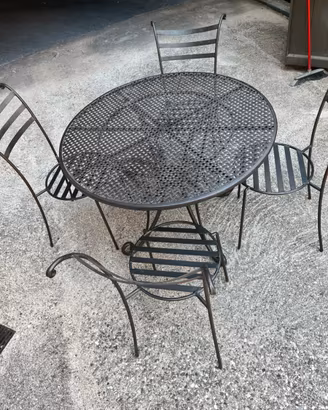 Tavolo in ferro battuto