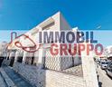 intero-stabile-con-ampio-garage