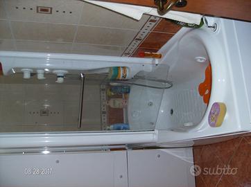 vasca idrommassaggio con box doccia integrato