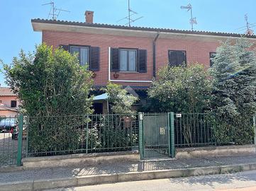 VILLA A SCHIERA A CURA CARPIGNANO