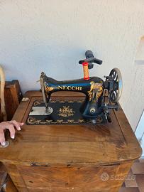 Macchina per cucire Necchi 