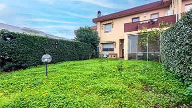 Villa a schiera con splendido giardino