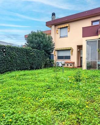Villa a schiera con splendido giardino