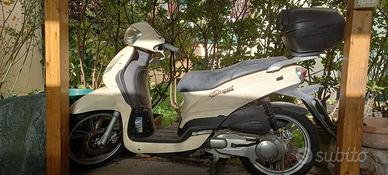 peugeot 150 cc modello tweet
