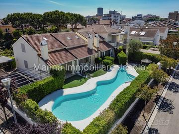 APPARTAMENTO CON GIARDINO PROVATO E PISCINA