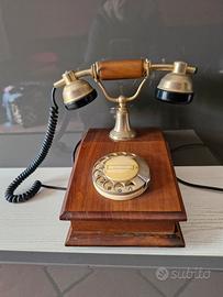 telefono vintage in legno