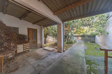 Indipendente con terrazza e giardino