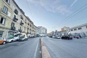3 LOCALI A NAPOLI