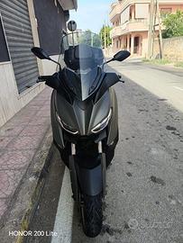 Yamaha XMAX 300