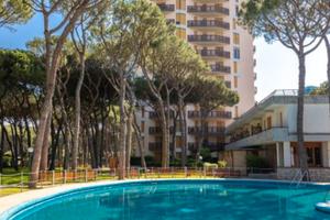 Piscine parco e parcheggio fronte al mare