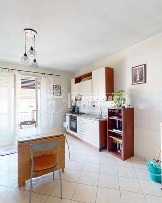 PALAZZINA CON APPARTAMENTO E RISTORANTE - STRADA V