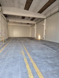 Capannone con uffici