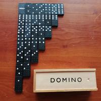 Domino in custodia di legno