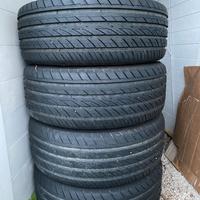 Gomme 235/45/18