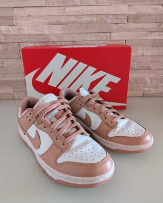 scarpe Nike Dunk rosa e bianche
