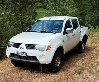 Pick-up Mitsubishi L200 Triton 2.5 DI-D 4wd (KB4T)