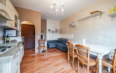 Trilocale con Balcone in zona Piazzale Udine - Mil