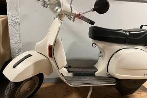 Vespa P200E