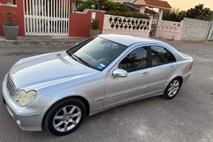 Auto Mercedes classe C .