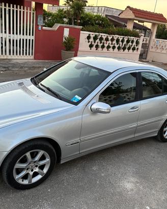 Auto Mercedes classe C .