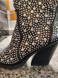stivaletti borchiati 