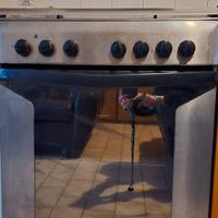 Piano cottura con forno ventilato Indesit