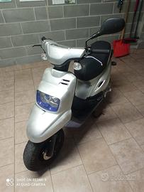 Yamaha BWS 50 (OV) – Bianco/Blu – 2017 – 15.600 km