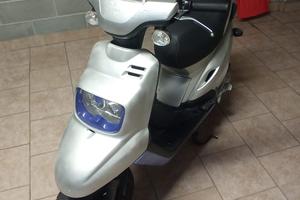 Yamaha BWS 50 (OV) – Bianco/Blu – 2017 – 15.600 km