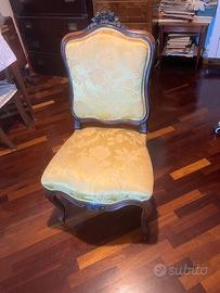 Insieme di poltroncine antiche