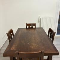 Tavolo di legno allungabile con 4 sedie in paglia