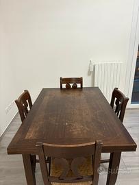 Tavolo di legno allungabile con 4 sedie in paglia